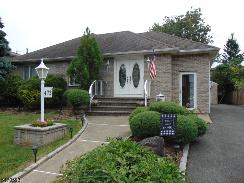 472 Steinway Road, Saddle Brook Twp. NJ Real Estate Listing MLS 3808000